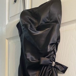 Black dress with bow on side. Size 7 juniors